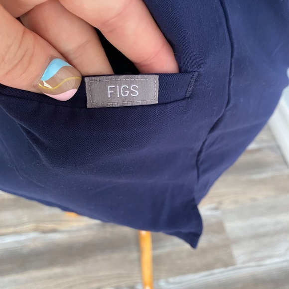 Figs Casma Three-Pocket Scrub Top - Picture 4 of 5